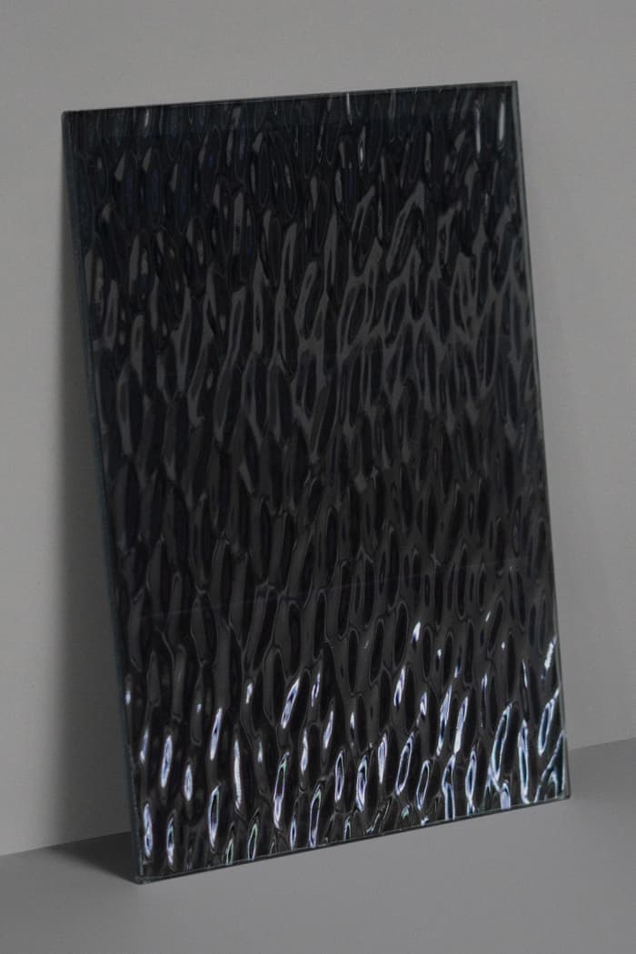 Zwart wave gekleurd zonnepaneel voor de gevel | Solarix