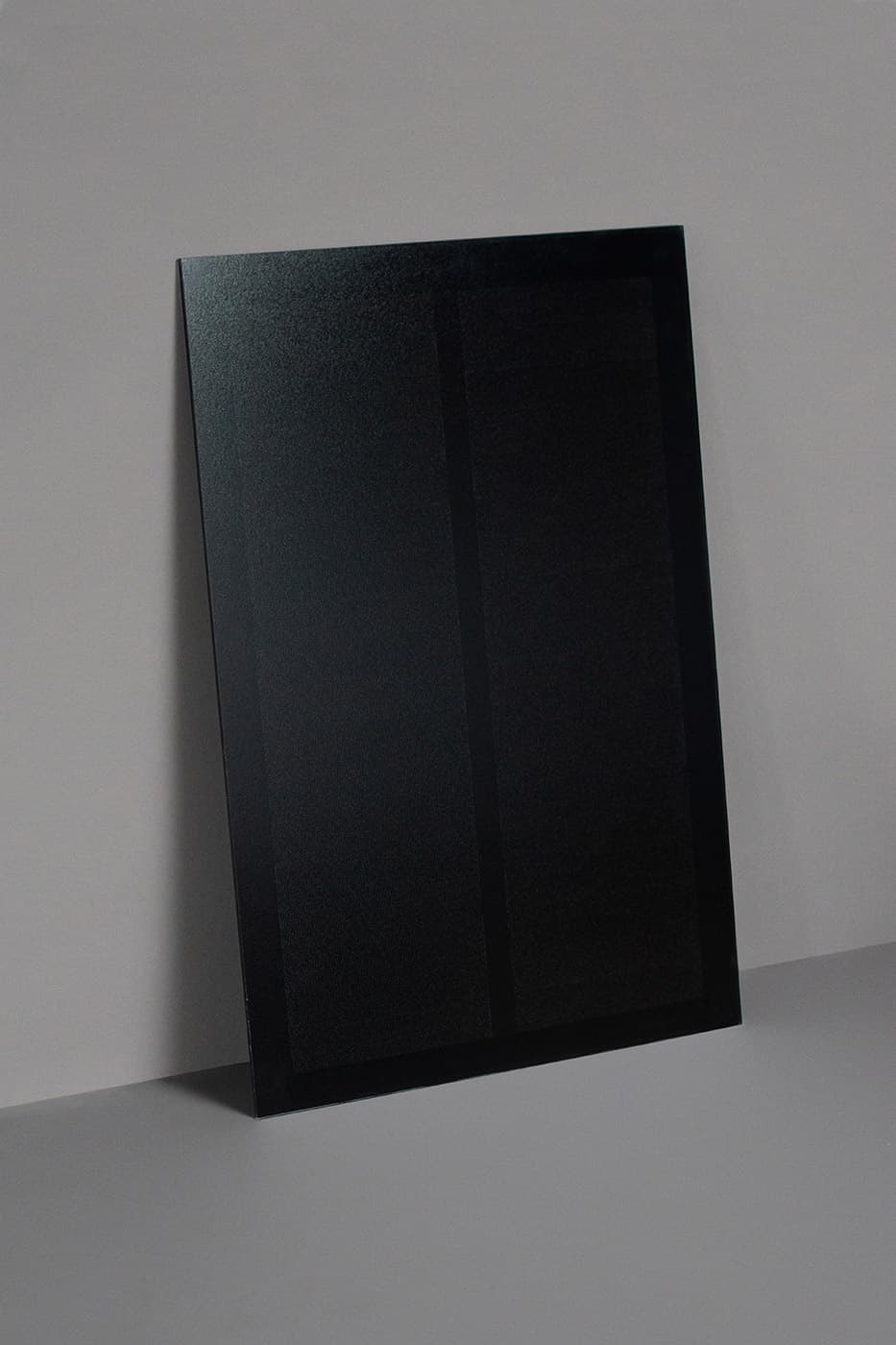 Zwarte Suede zonnepaneel voor de gevel | Solarix