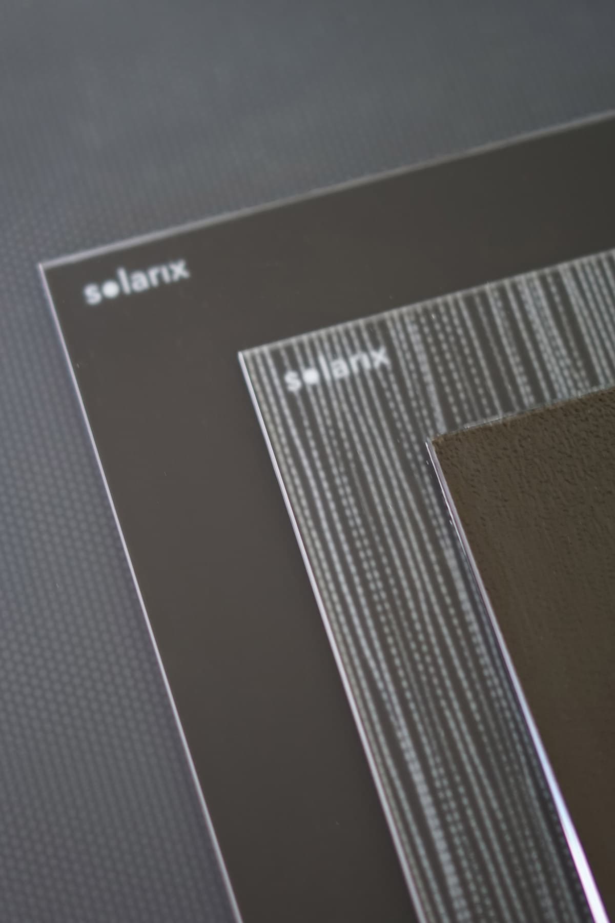 Mat zwart onderzoek zonnepanelen | Adyen | Solarix