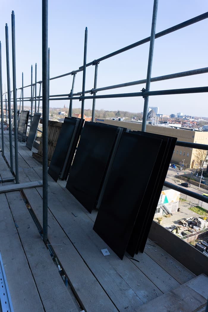 Proces bouw zonnepanelen gevel Baobab gebouw Utrecht | Solarix