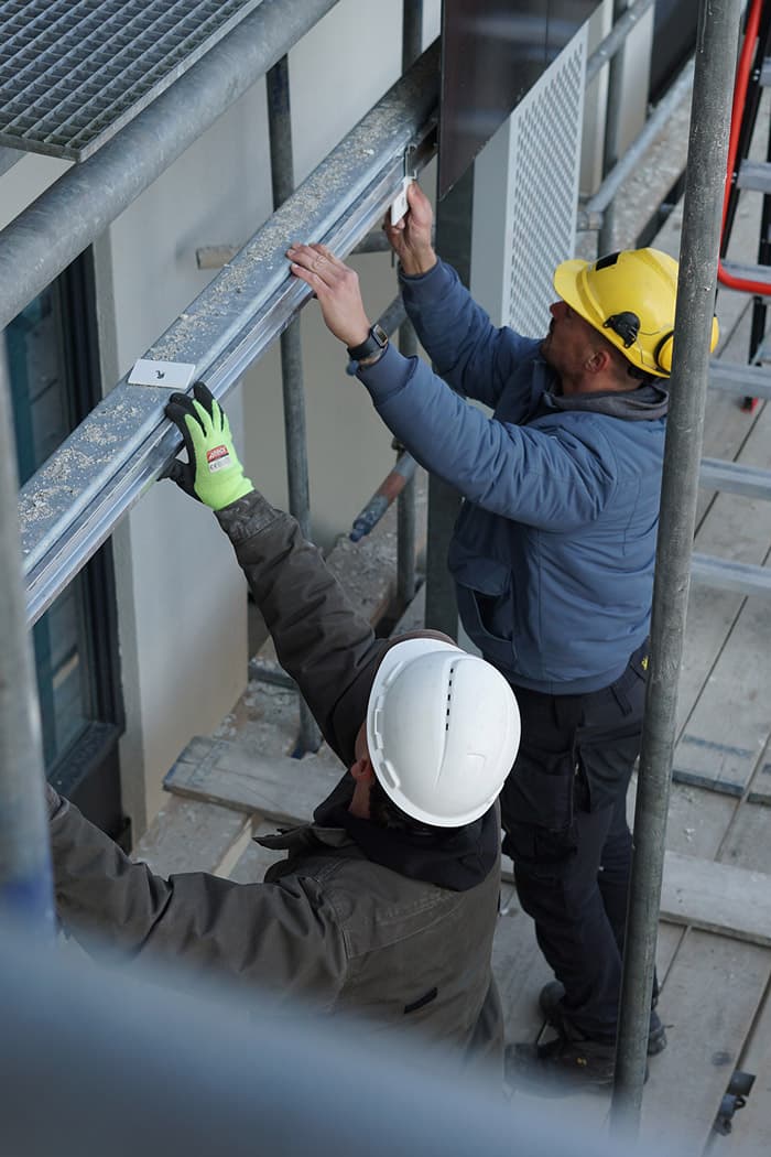 Proces bouw zonnepanelen gevel Baobab gebouw Utrecht | Solarix