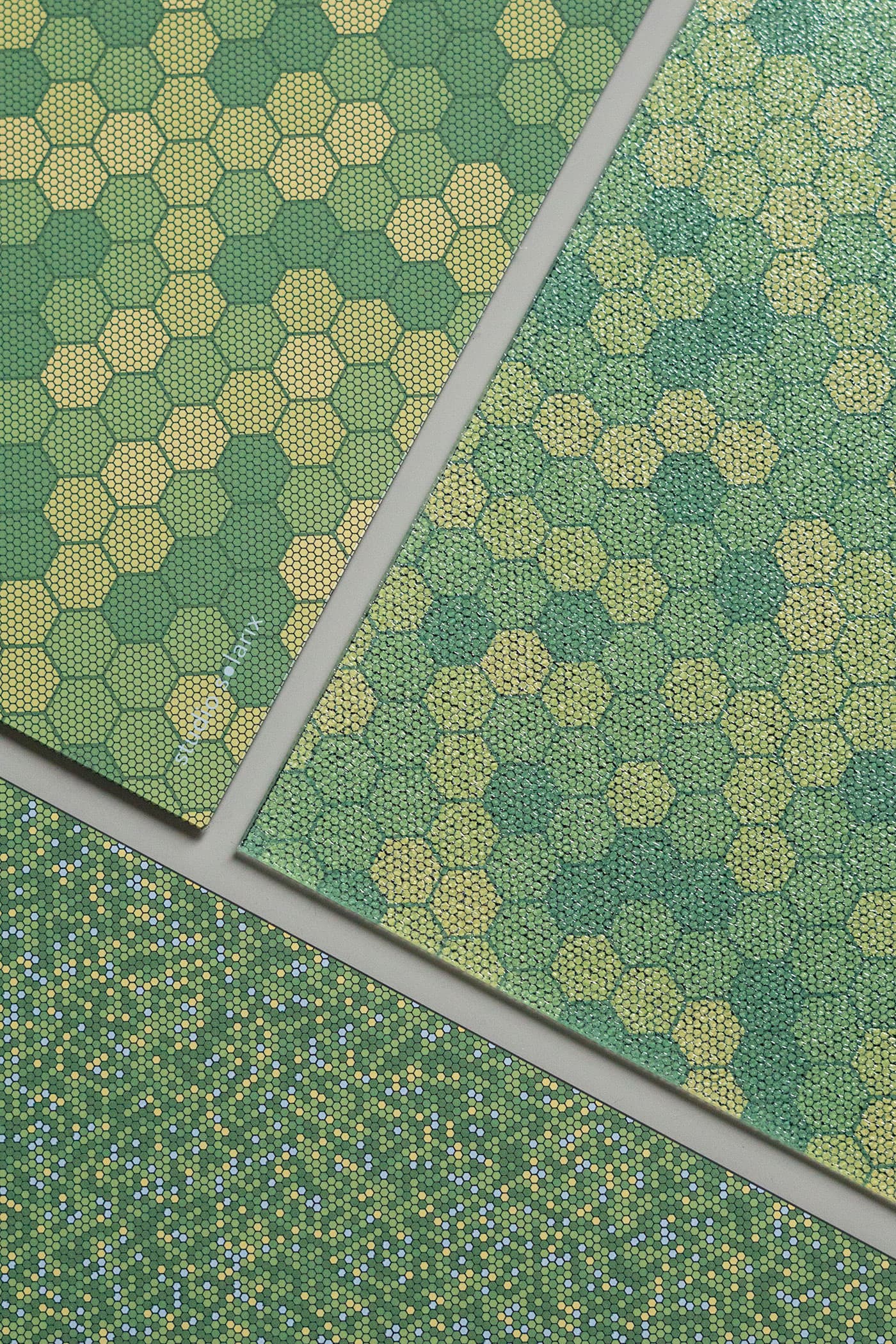 Levendig groen gevel zonnepaneel De Kikker | Dot Collectie | Solarix