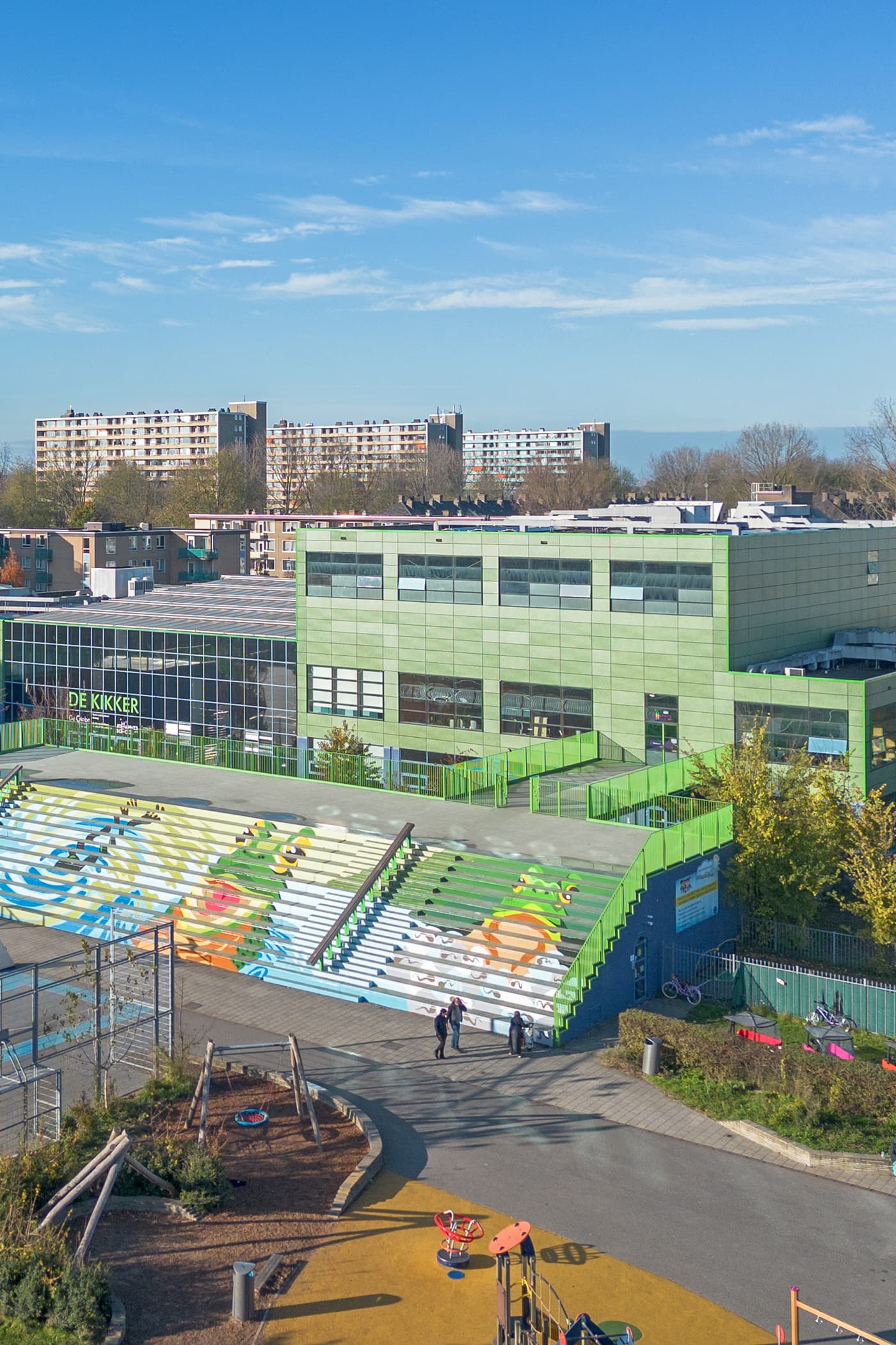 Gevel zonnepanelen helpen bij het versnellen van de energietransitie | Facade solar panels help accelerate the energy transition | Fassadensolarmodule helfen, die Energiewende zu beschleunigen | Solarix